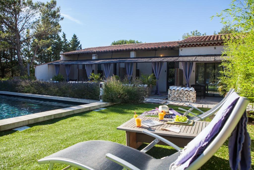 L'Auberge De L'Aubergine Eygalières Szoba fotó