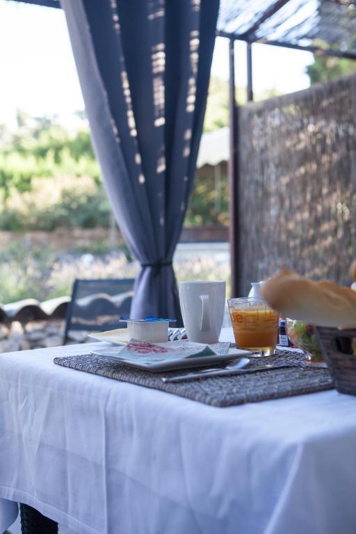 L'Auberge De L'Aubergine Eygalières Szoba fotó