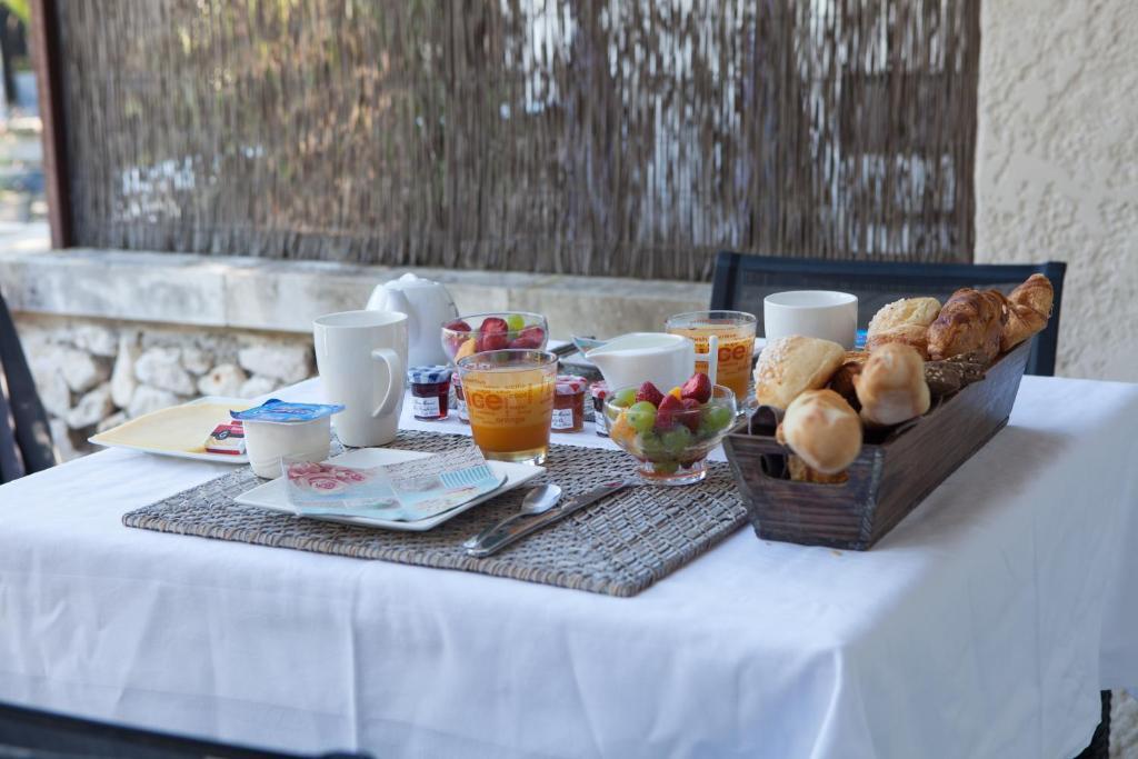 L'Auberge De L'Aubergine Eygalières Szoba fotó