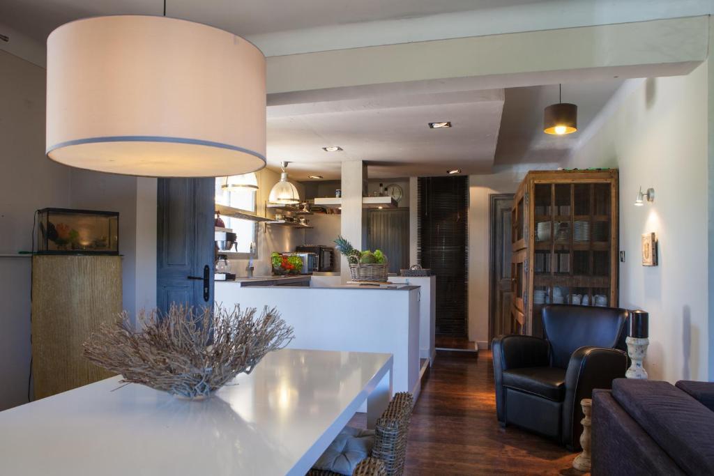 L'Auberge De L'Aubergine Eygalières Szoba fotó