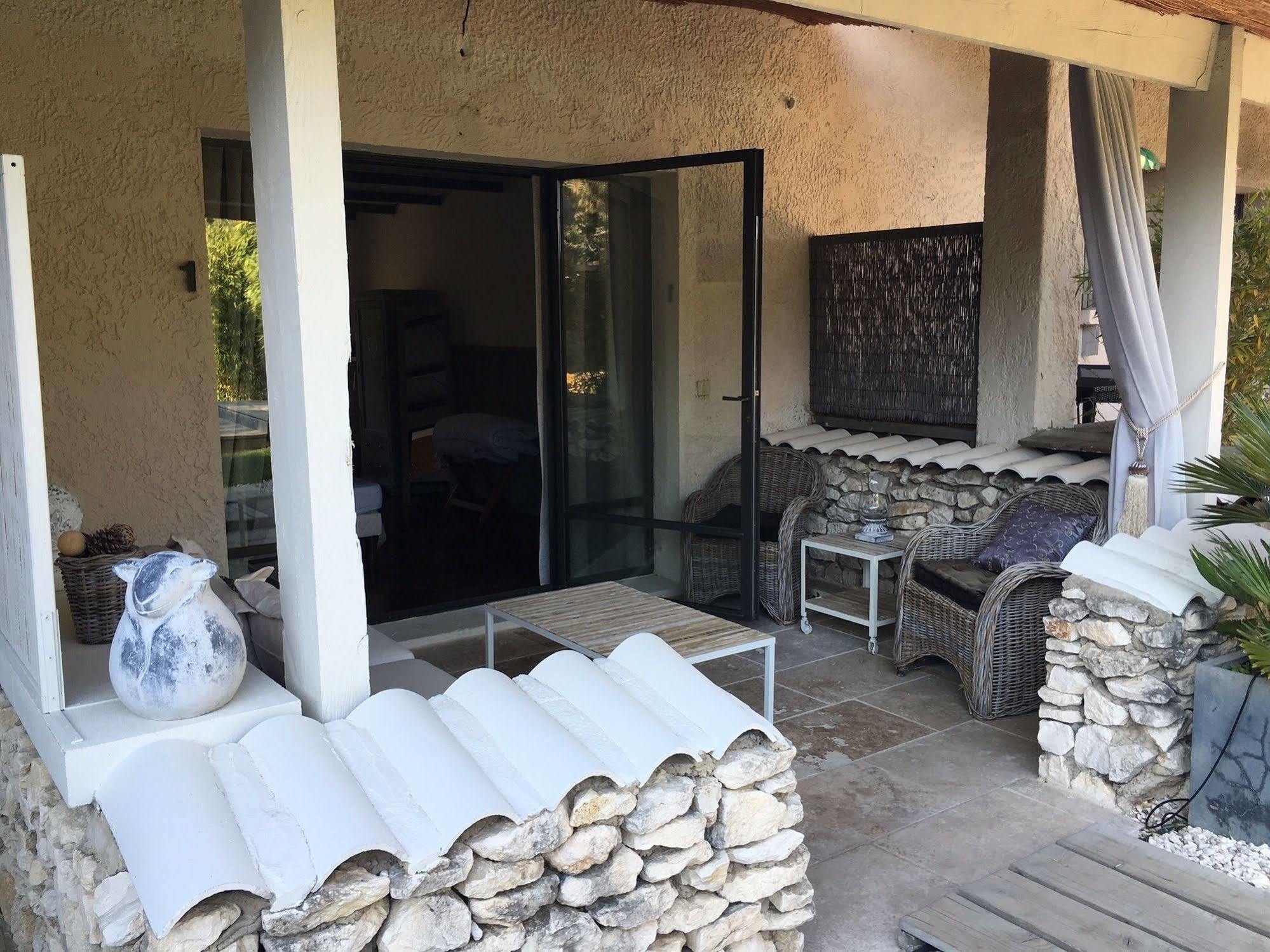 L'Auberge De L'Aubergine Eygalières Kültér fotó